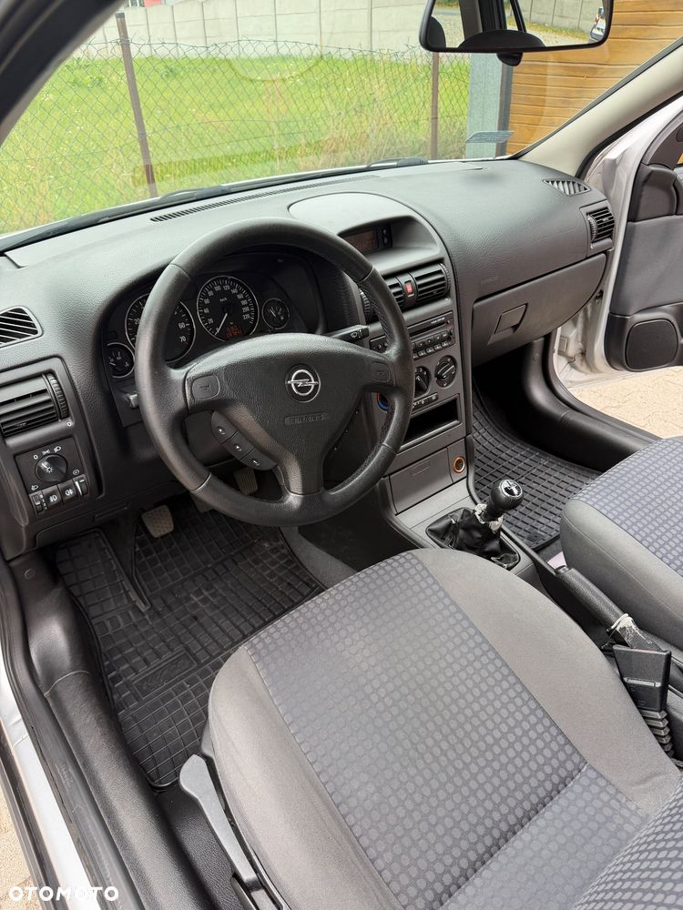 Opel Astra 1.6 NJoy - 17