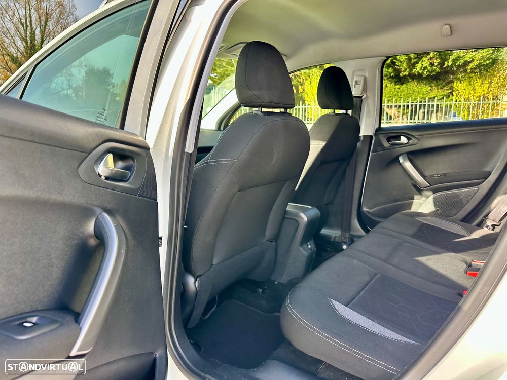 Peugeot 2008 1.6 BlueHDi Style - 23