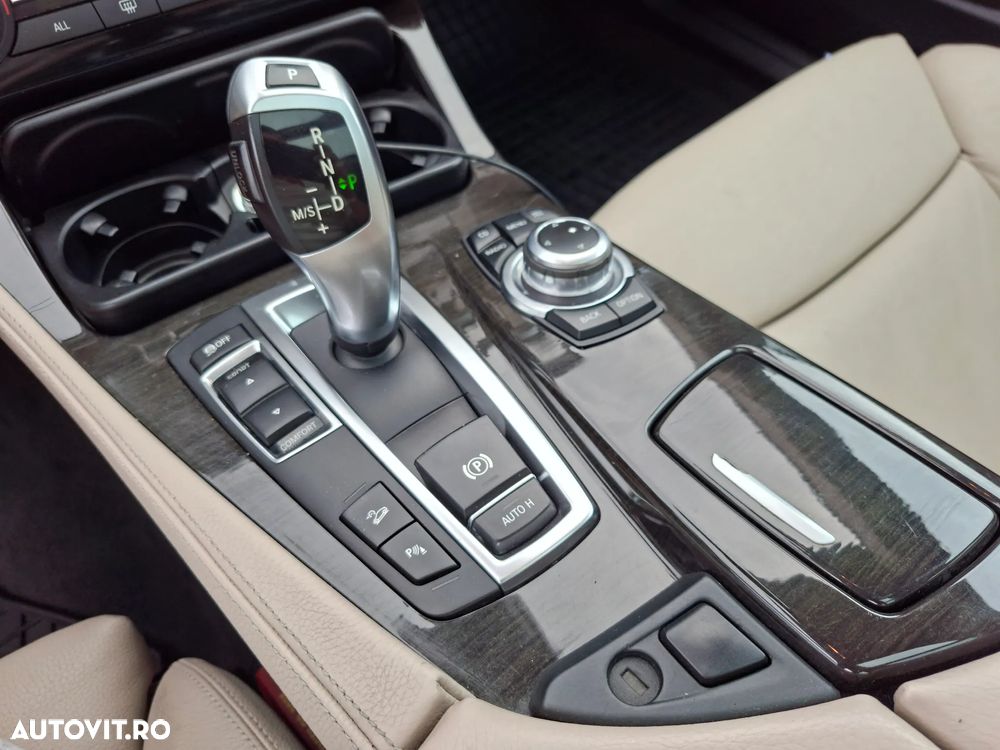 BMW Seria 5 525d xDrive Touring - 13
