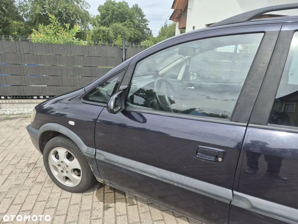 Opel Zafira 1.8 16V Comfort - 10