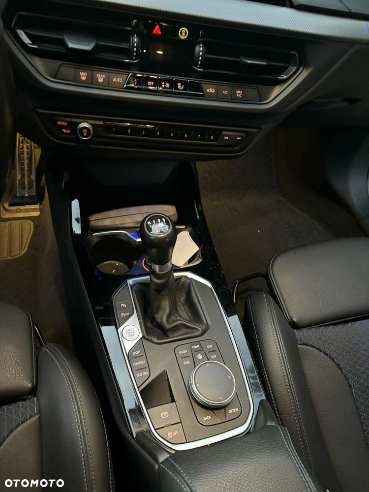 BMW Seria 1 118i Edition M Sport Shadow - 12