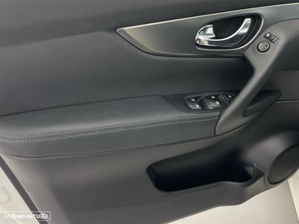 Nissan Qashqai 1.3 DIG-T N-Connecta DCT - 17