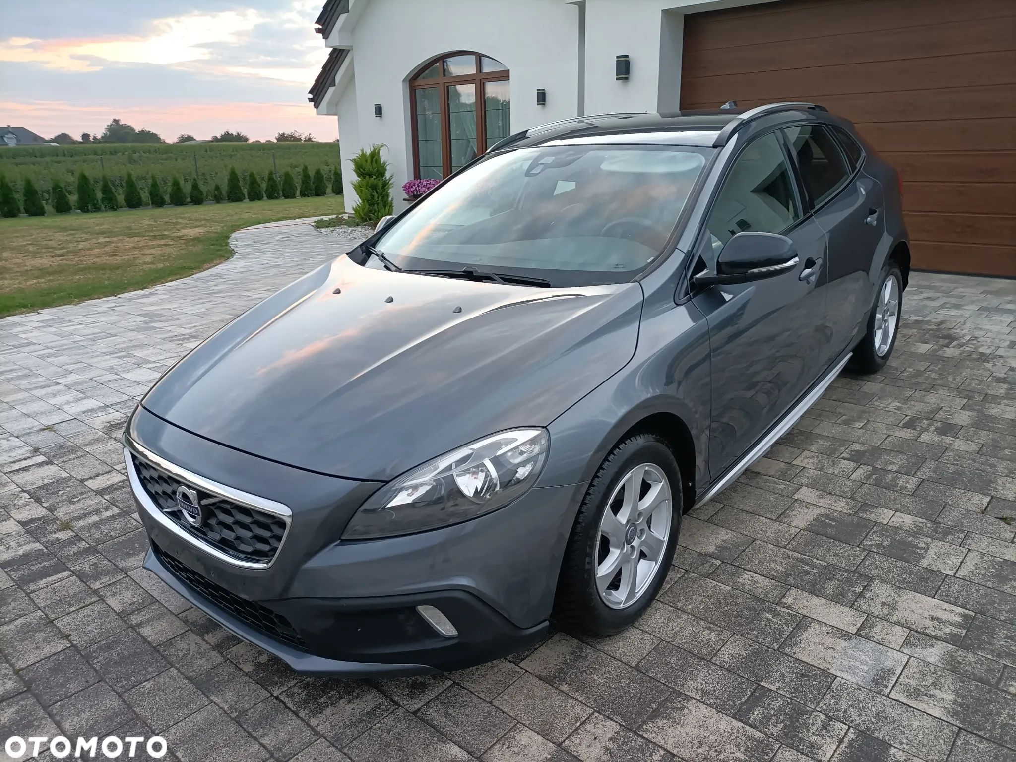 Volvo V40 D2 Momentum - 1