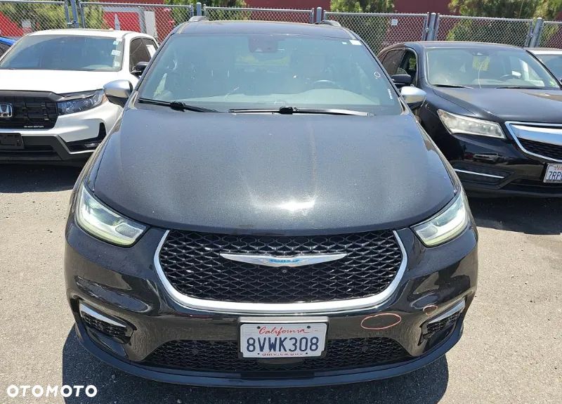 Chrysler Pacifica - 2
