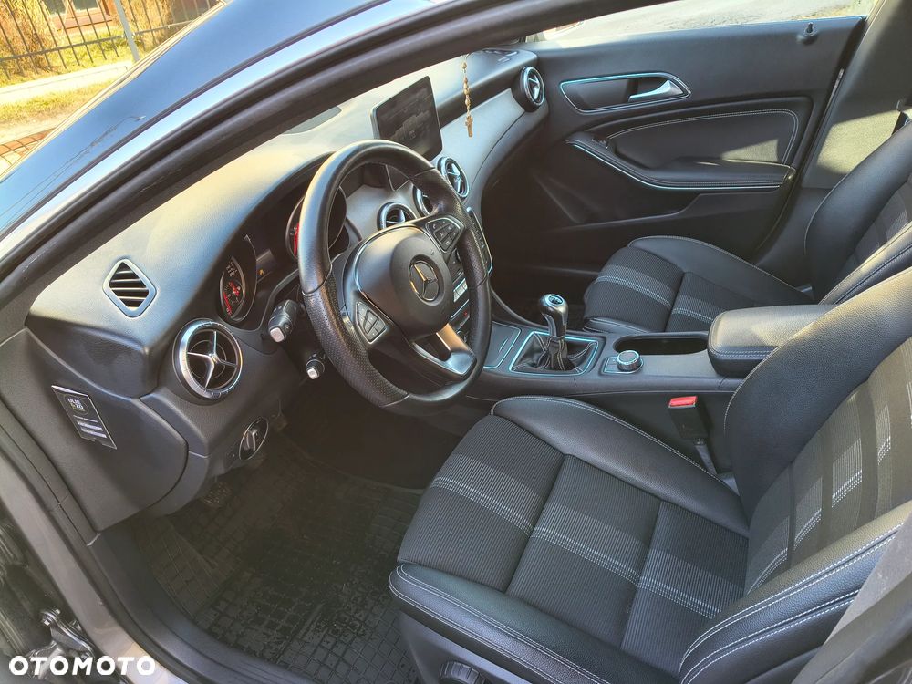 Mercedes-Benz CLA 180 d - 12