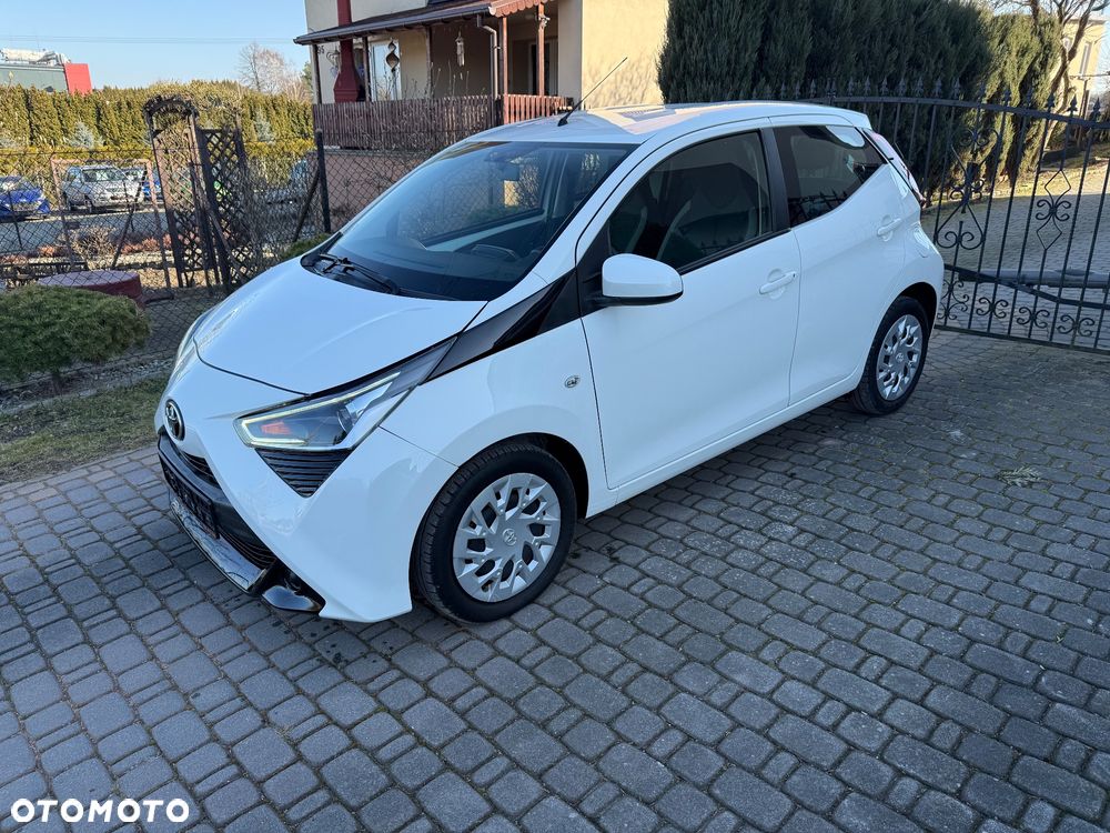 Toyota Aygo x-play connect - 1