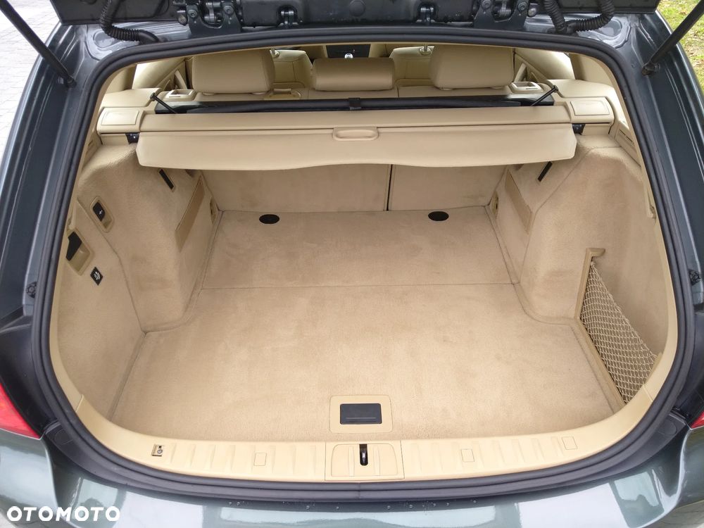 BMW Seria 3 318d DPF Touring - 32