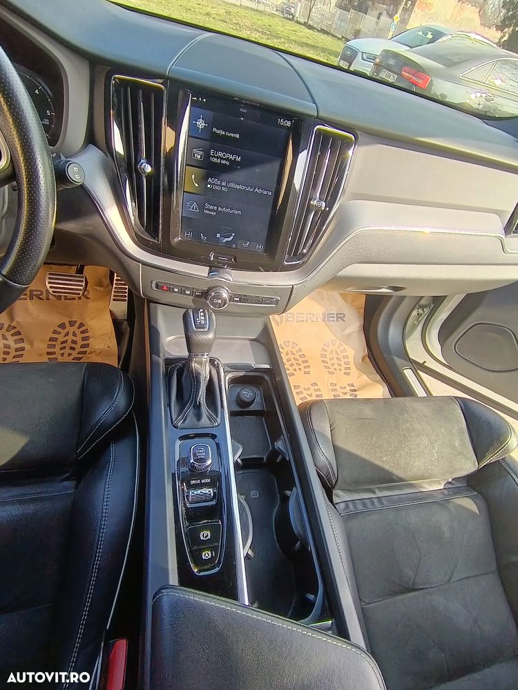 Volvo XC 60 D4 AWD Geartronic RDesign - 24