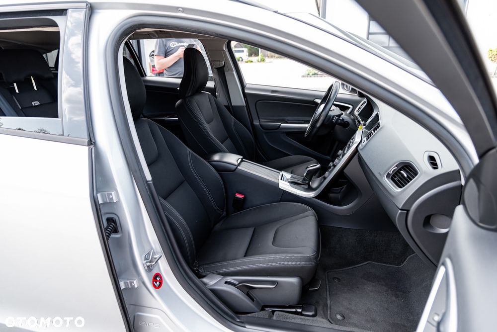 Volvo V60 D3 Drive-E Dynamic Edition (Kinetic) - 17