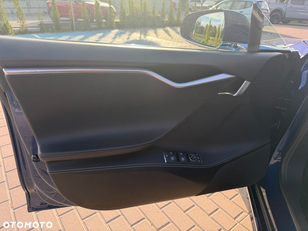 Tesla Model S - 15