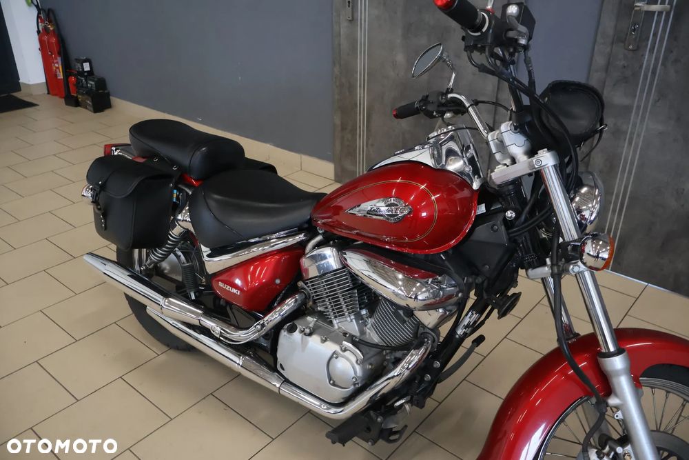 Suzuki Intruder - 8