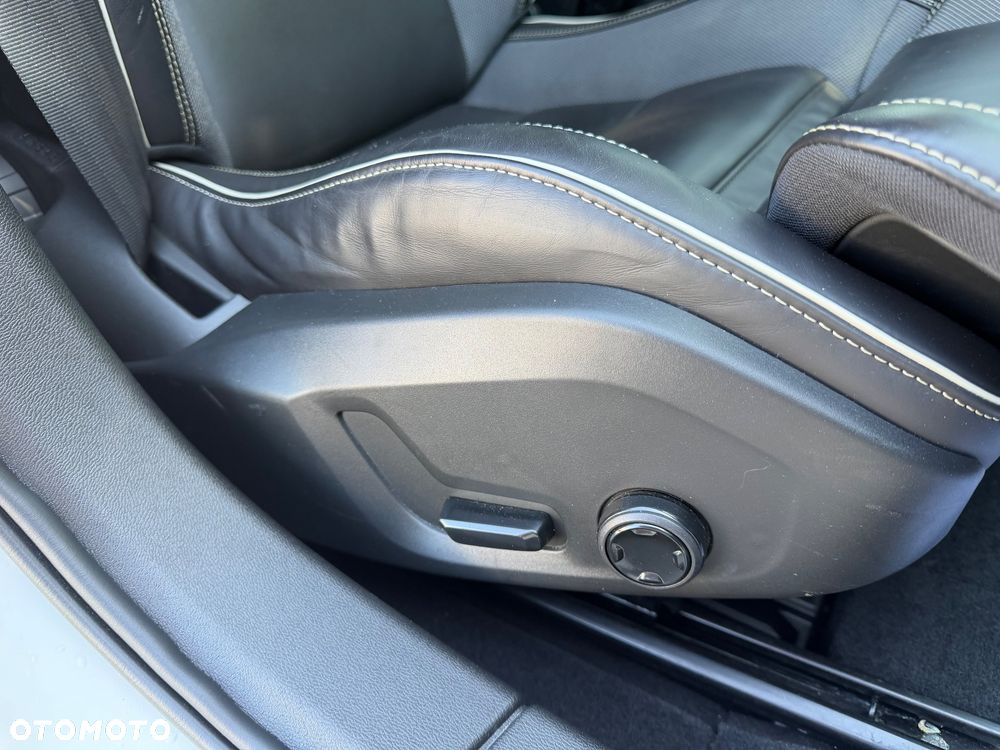 Volvo V60 B3 B R-Design - 36