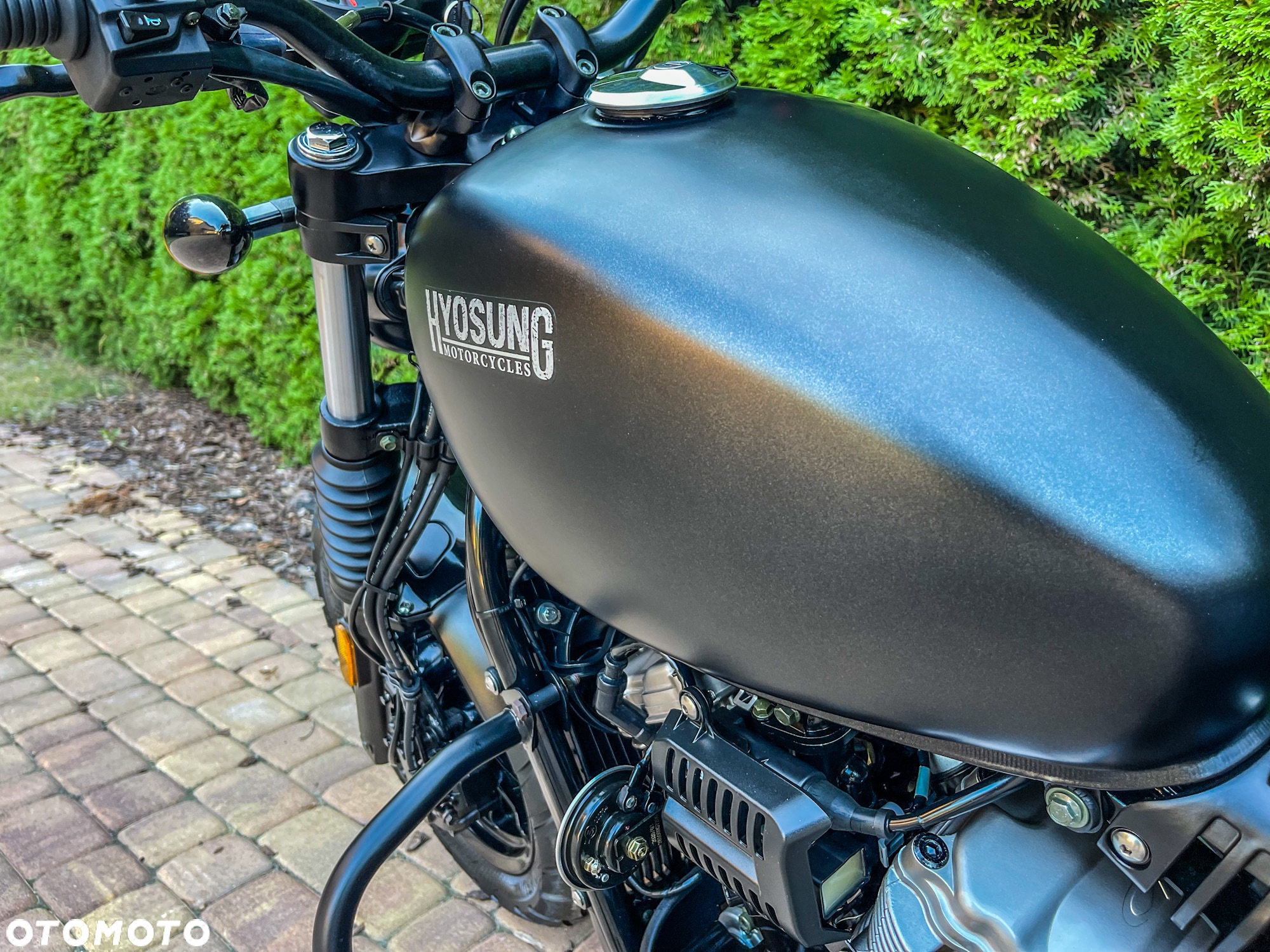 Hyosung GV - 12