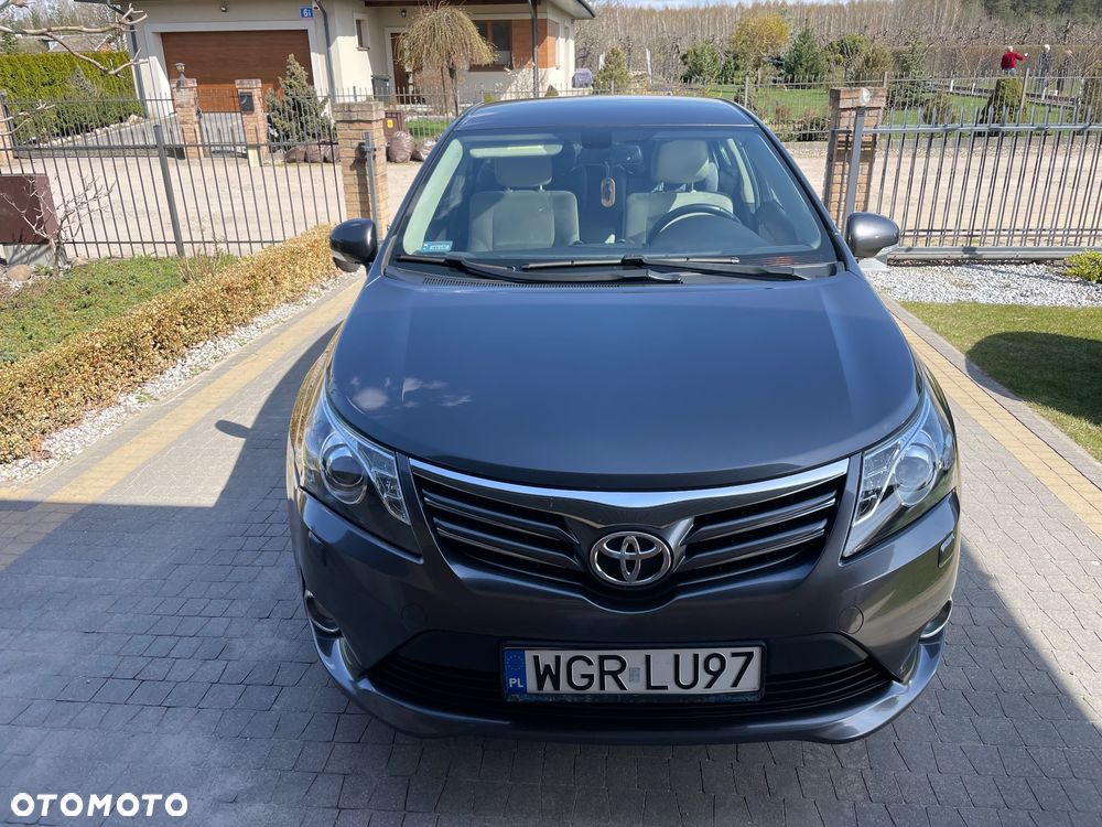 Toyota Avensis 1.8 Sol NAVI - 2