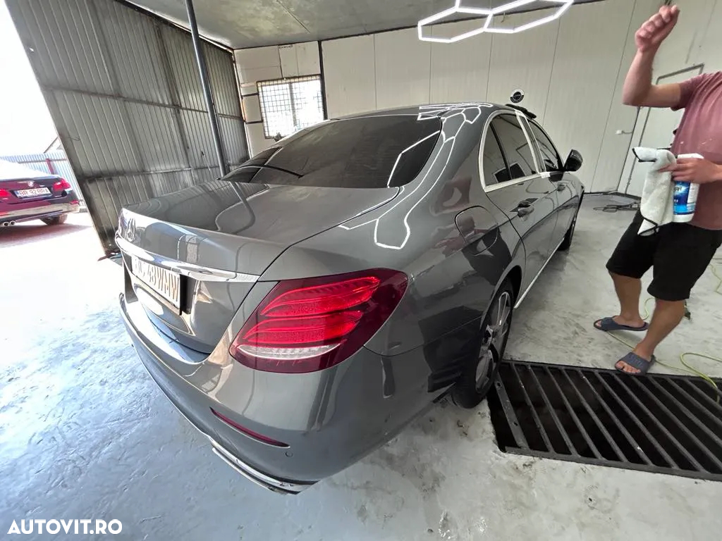 Mercedes-Benz E 220 d T 9G-TRONIC - 2