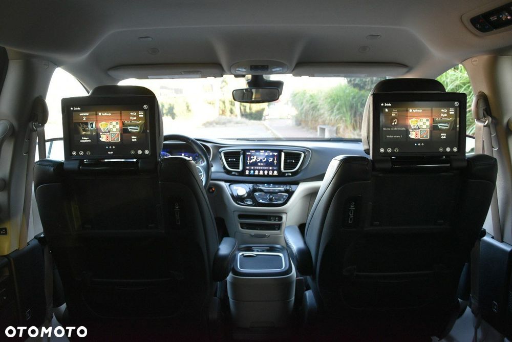 Chrysler Pacifica - 15