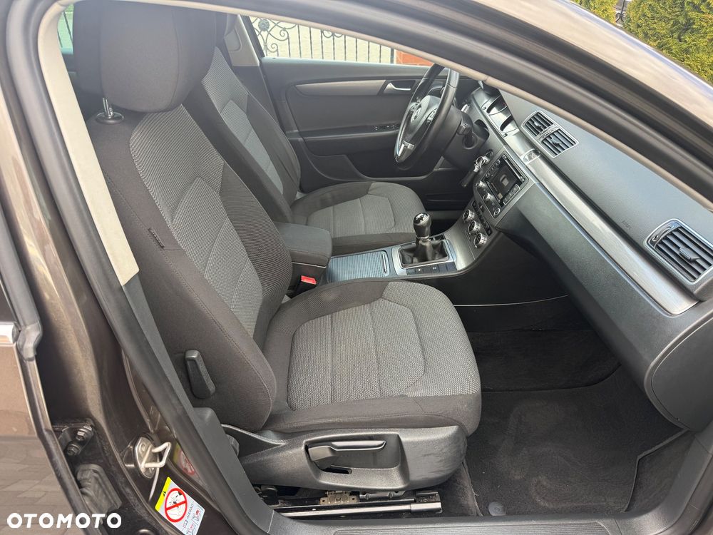 Volkswagen Passat - 17