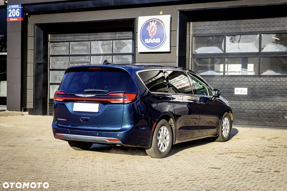 Chrysler Pacifica - 4