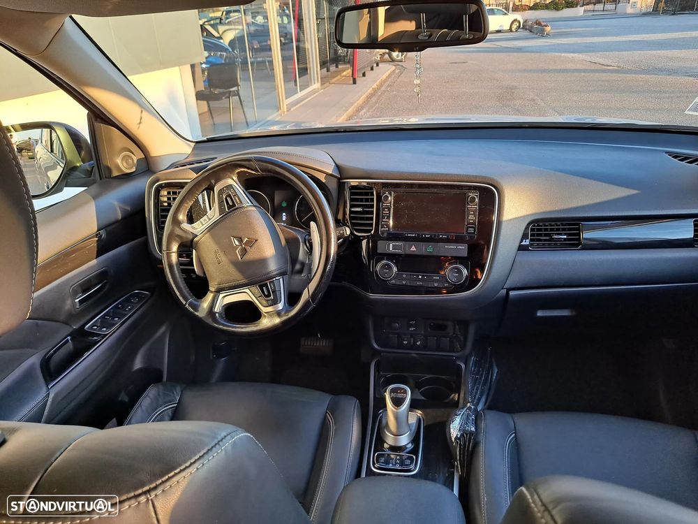 Mitsubishi Outlander - 7