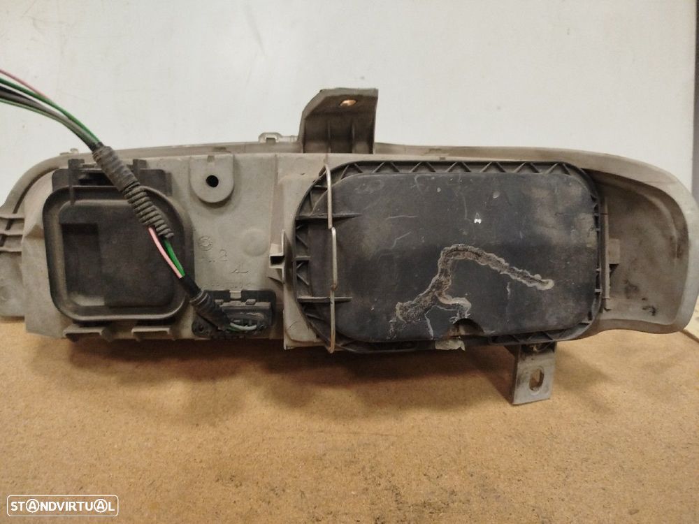 Farol/ Otica Dianteiro Dto Fiat Palio Weekend (178_) - 2