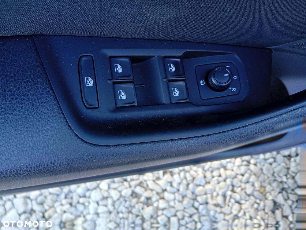 Volkswagen Passat 2.0 TDI EVO Business - 9