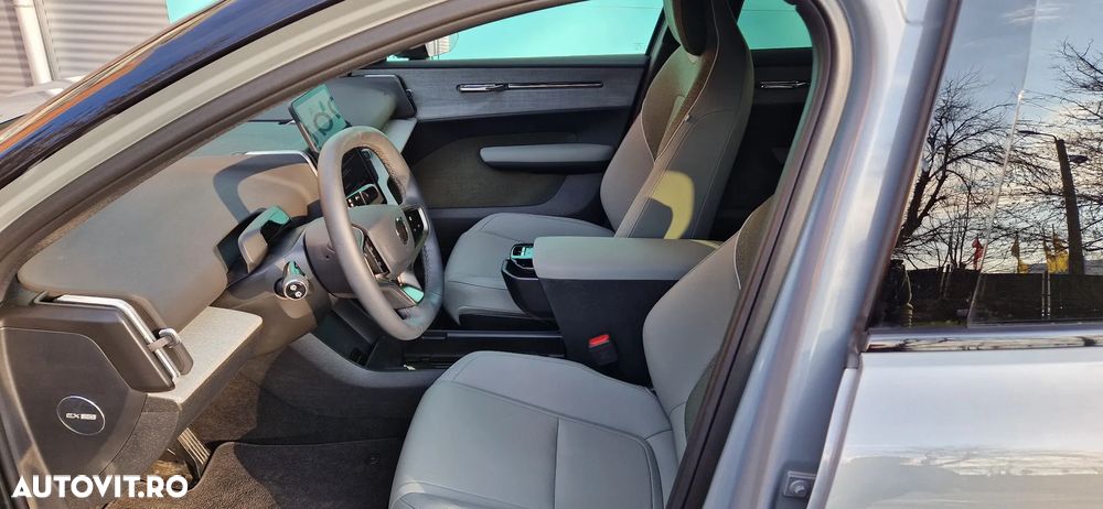 Volvo EX30 Single Motor Extended Range Plus - 11