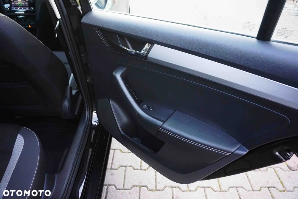 Skoda RAPID Spb 1.0 TSI Ambition - 18