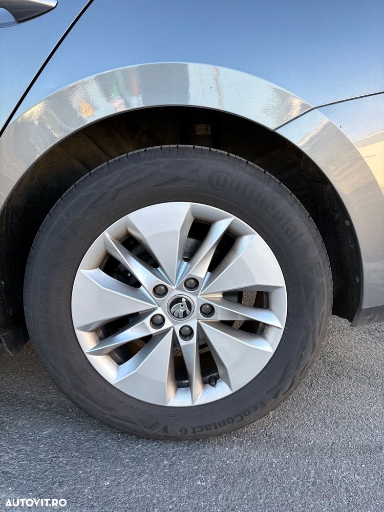 Skoda Octavia 2.0 TDI DSG Style - 17