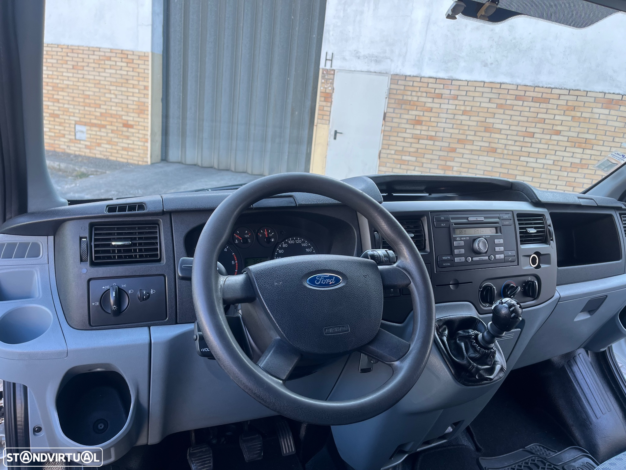 Ford TRANSIT/330L - 12