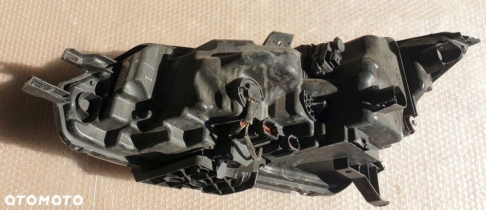 Nissan Qashqai Reflektor Prawy KOITO100-19011 - 2