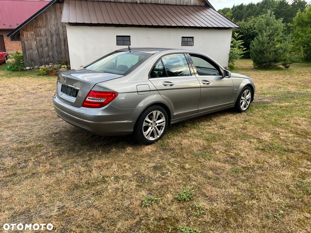 Mercedes-Benz Klasa C 180 CGI BlueEFFICIENCY Avantgarde - 23