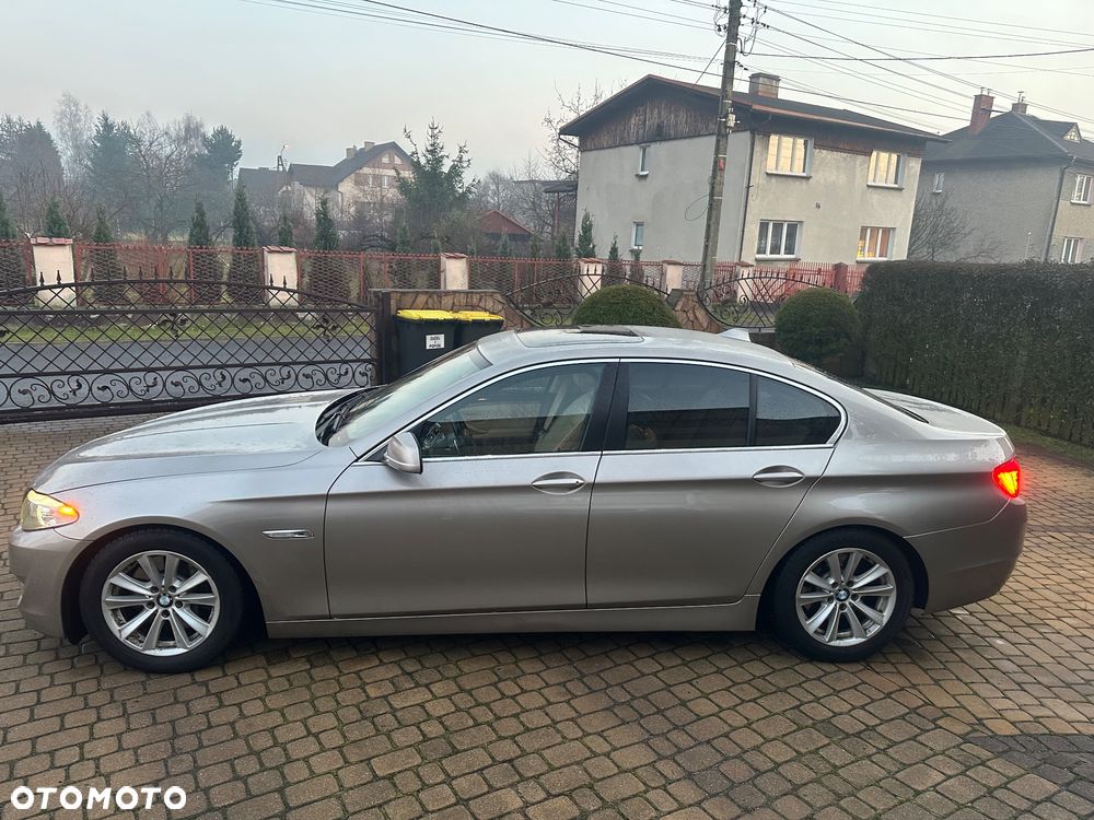 BMW Seria 5 528i Sport-Aut - 9