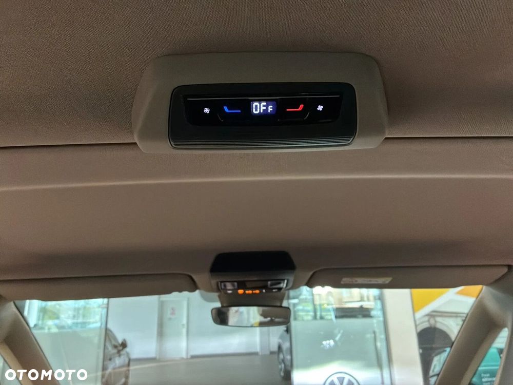 Volkswagen Multivan - 35