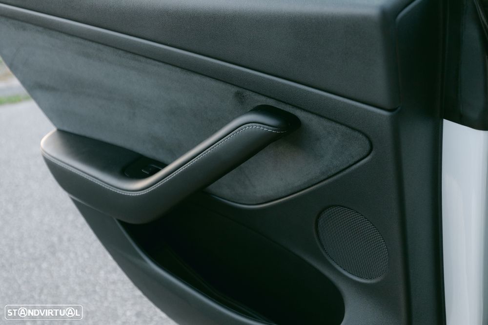 Tesla Model 3 Long Range AWD Dual Motor - 24