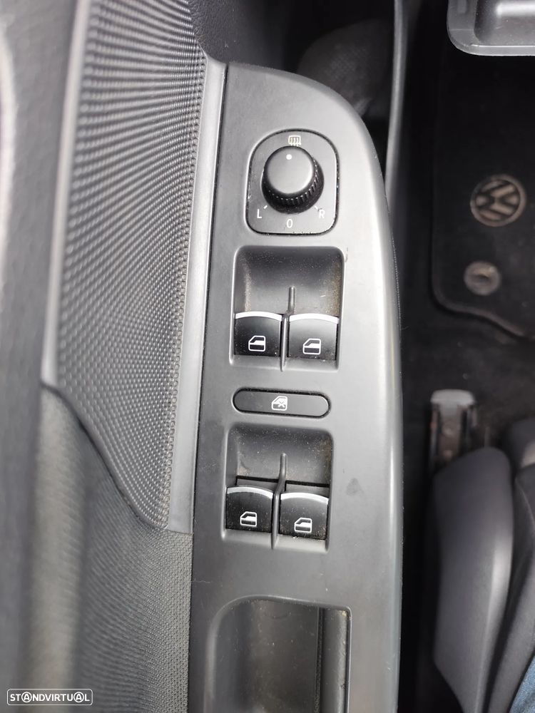 VW Golf 1.9 TDi Confortline DSG - 25