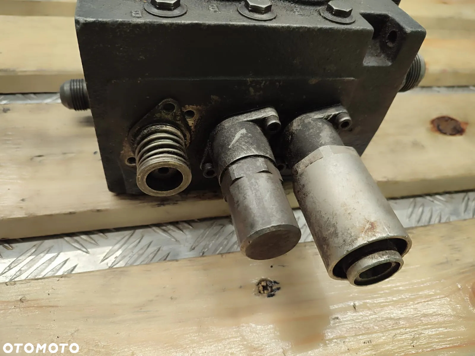 Rozdzielacz hydrauliczny 161B0003 FERMEC 860 - 8
