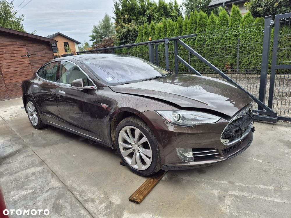 Tesla Model S Standard - 10