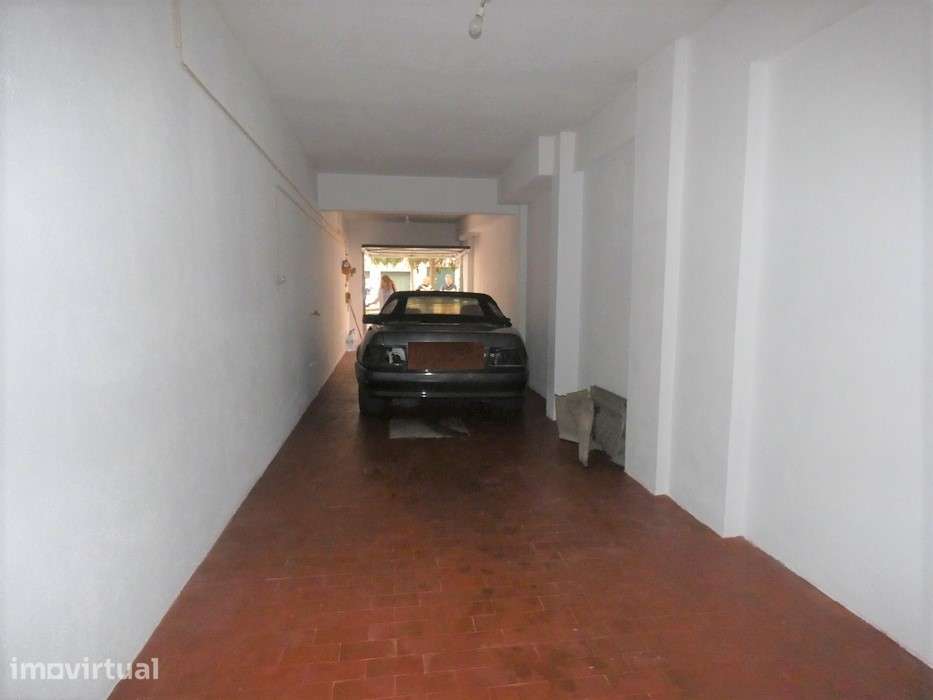 Armazém / Garagem com 44 m² em Massamá – Investimento - Grande imagem: 5/24