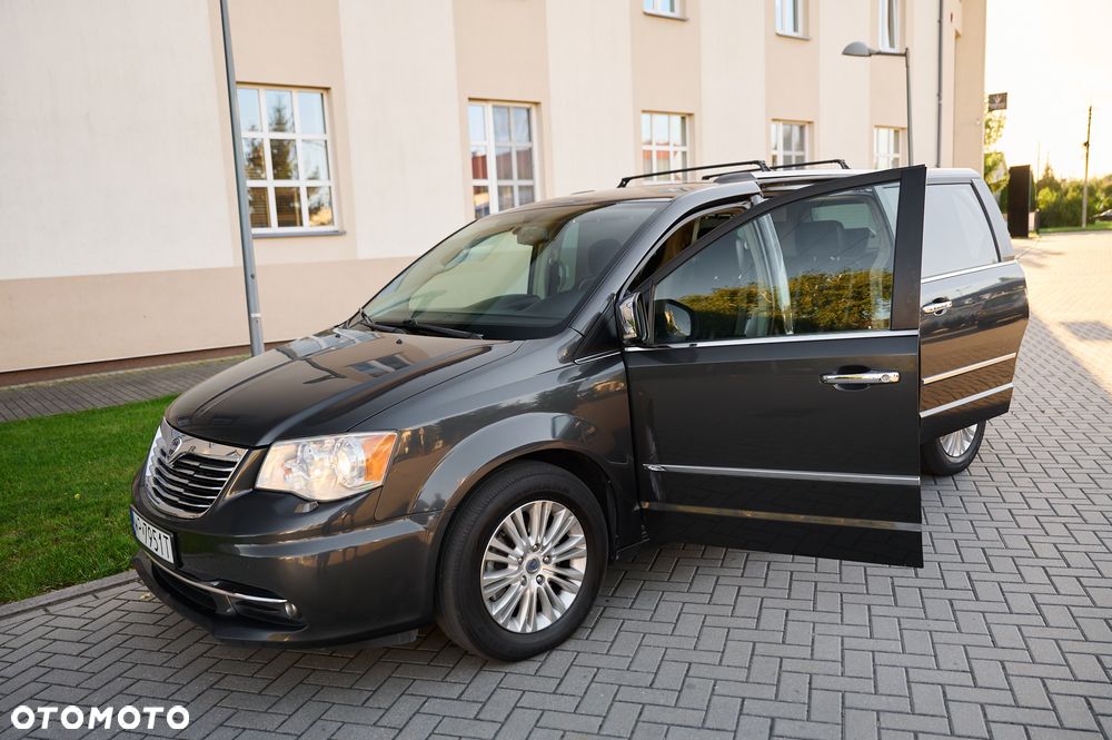 Lancia Voyager - 16