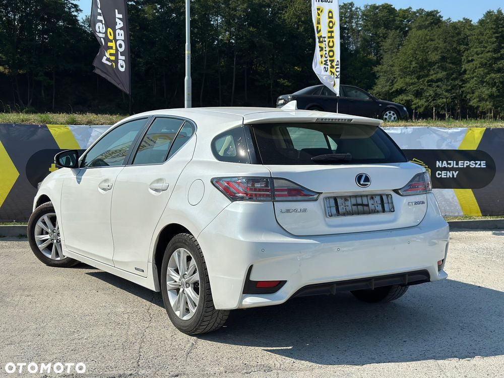 Lexus CT - 7