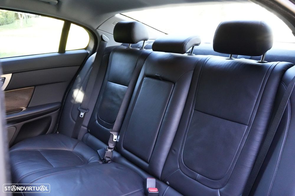 Jaguar XF 2.2 D Luxury - 7