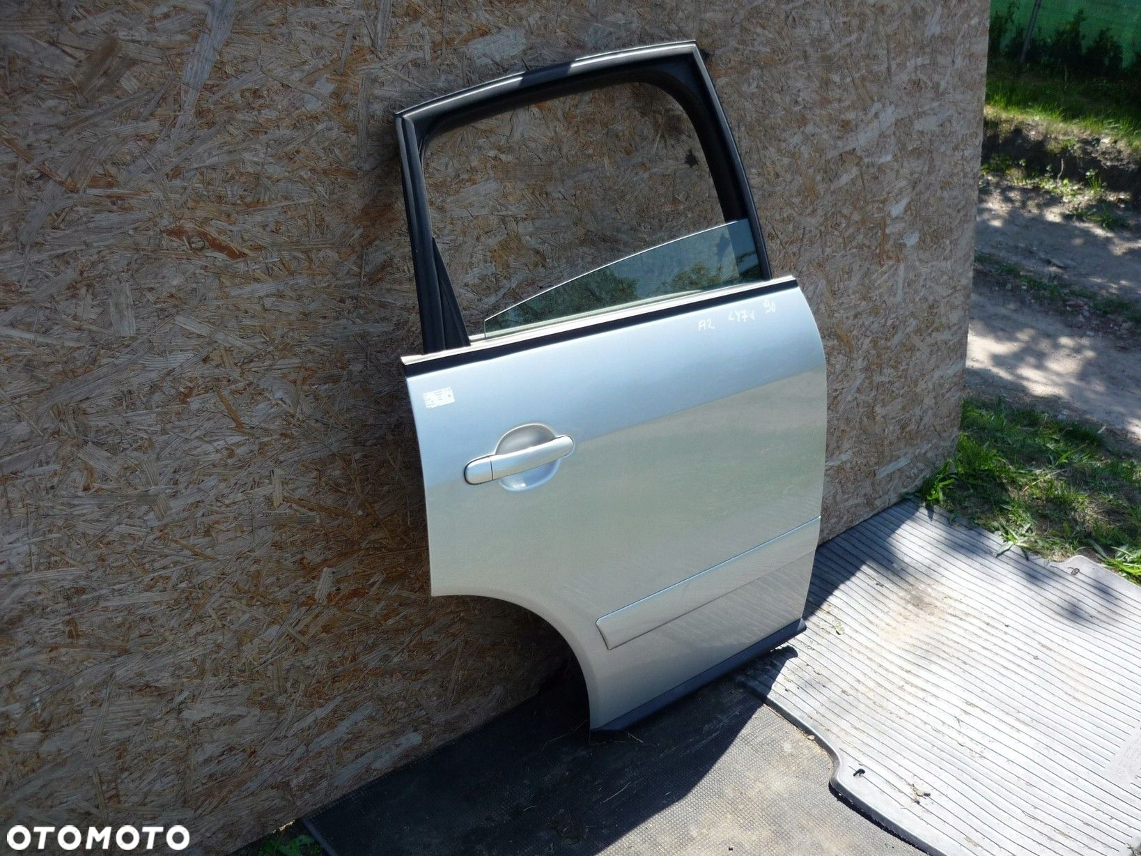 DRZWI PRAWY TYŁ LY7W AUDI A2 - 3