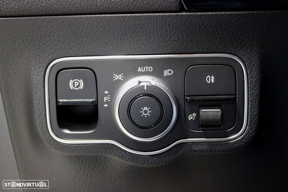 Mercedes-Benz GLA 180 d AMG Line - 16