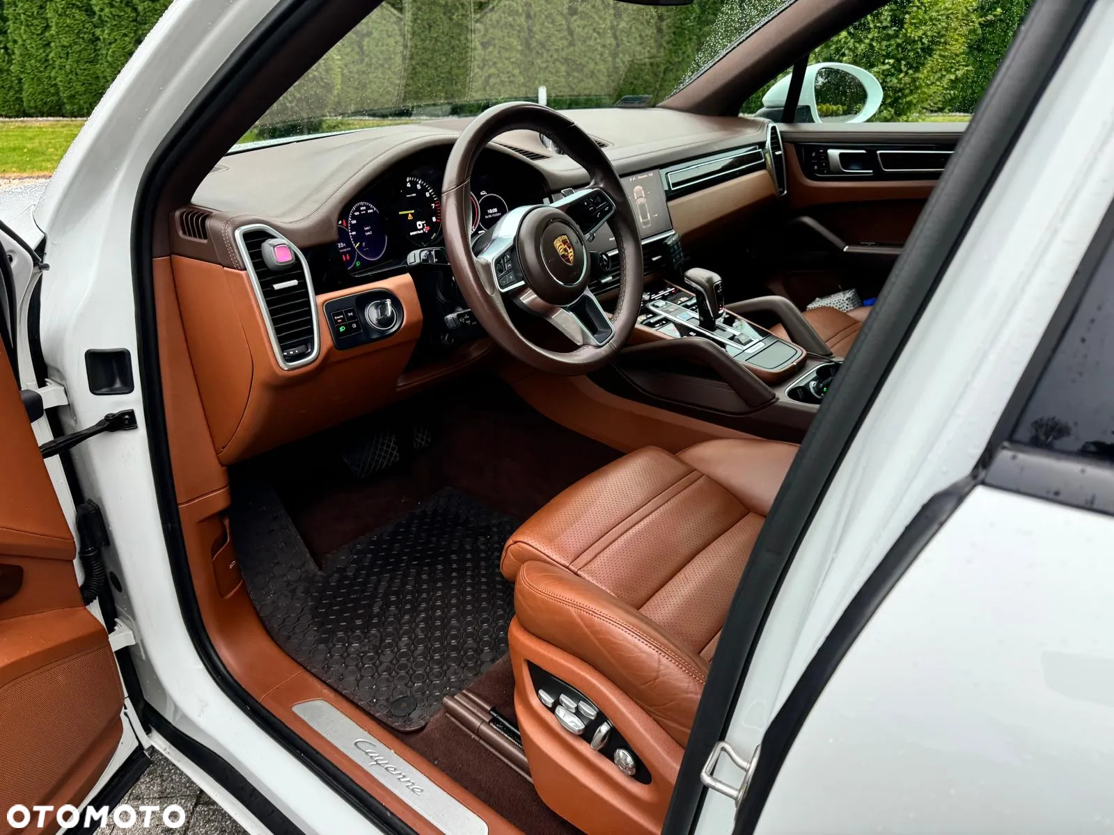 Porsche Cayenne Coupe E-Hybrid - 13
