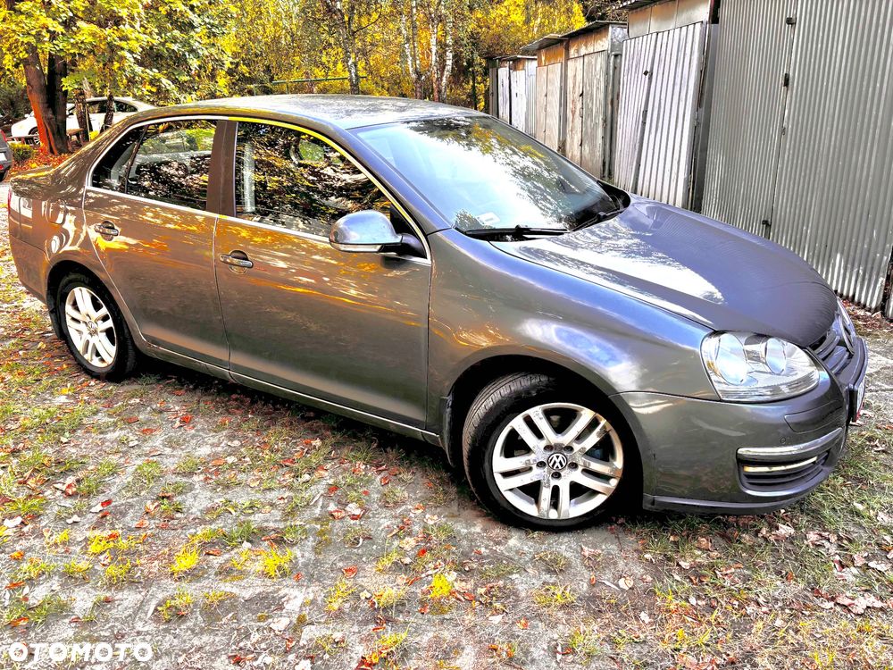 Volkswagen Jetta - 1