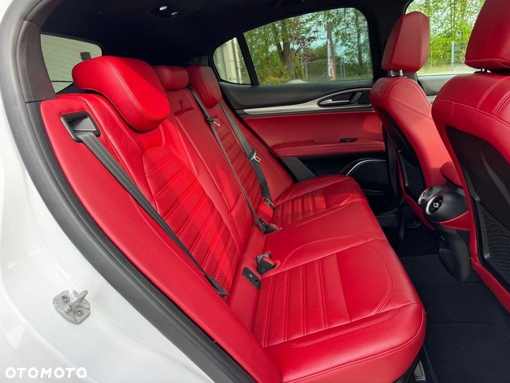 Alfa Romeo Stelvio 2.0 Turbo 16V AT8-Q4 Veloce Ti - 14