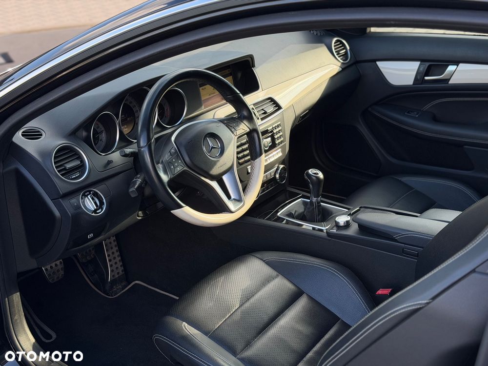 Mercedes-Benz Klasa C 180 CGI BlueEff - 21