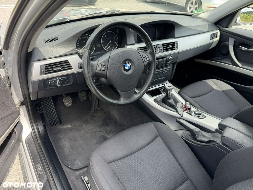 BMW Seria 3 318d - 16