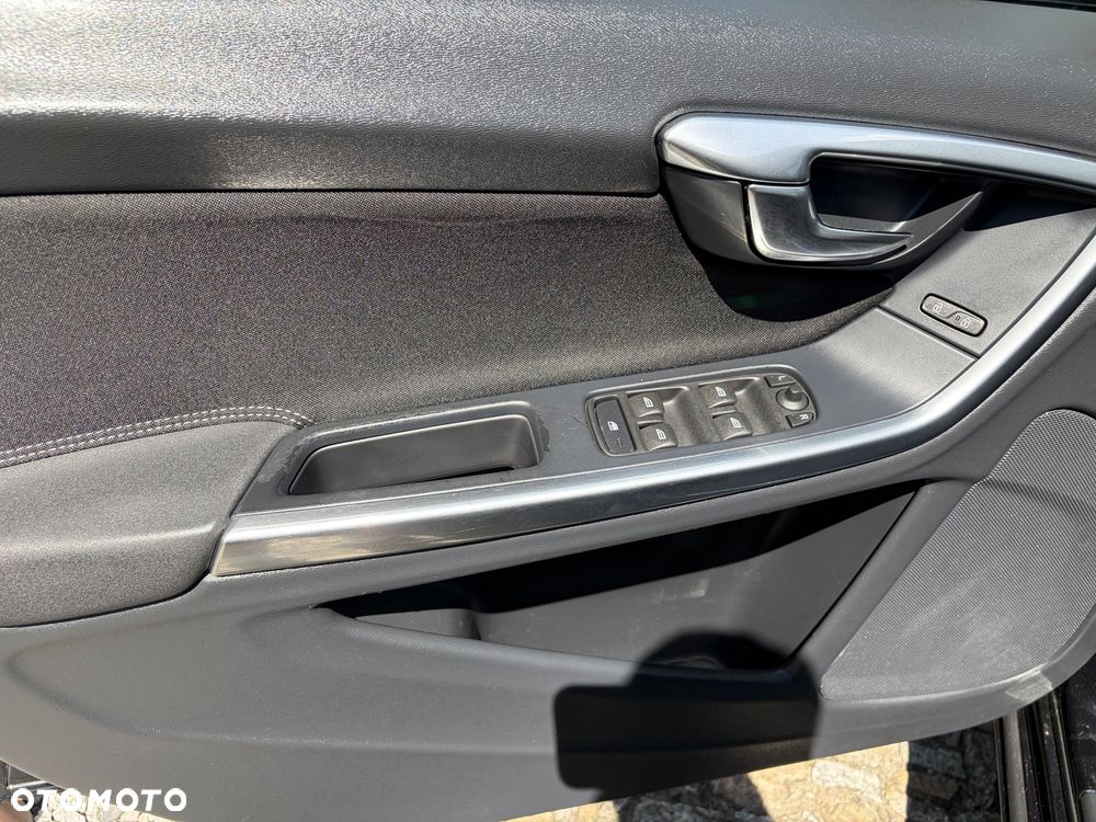 Volvo V60 D3 Momentum - 8