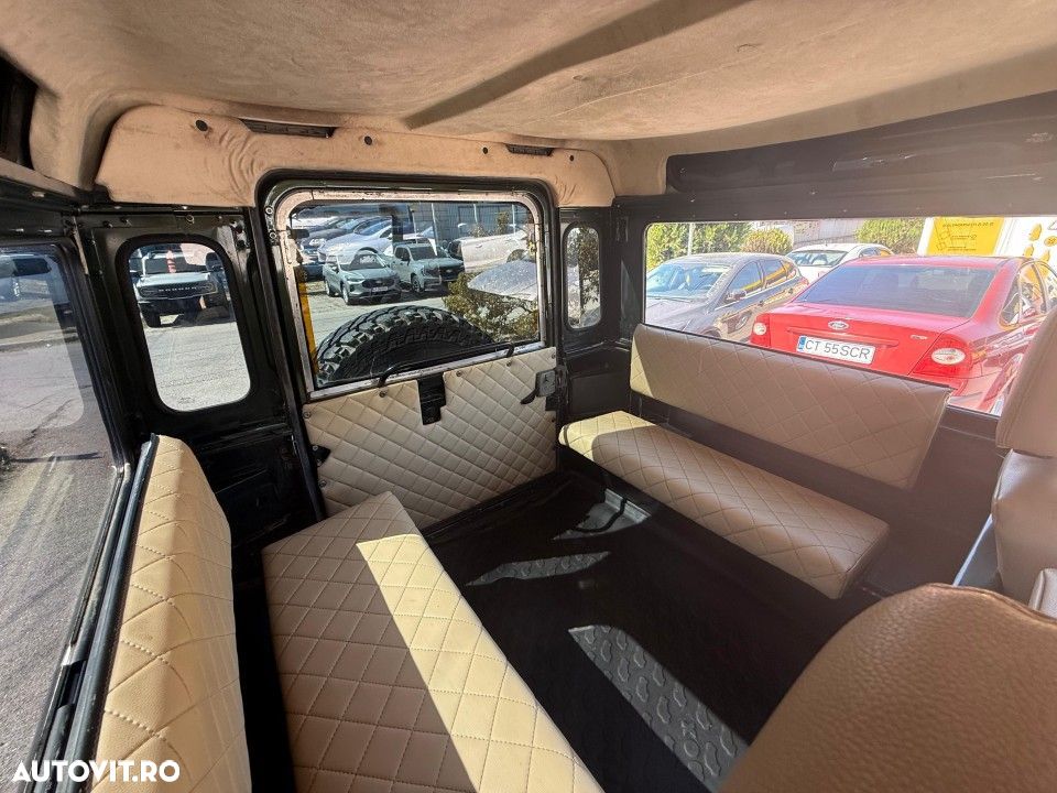 Land Rover Defender - 22